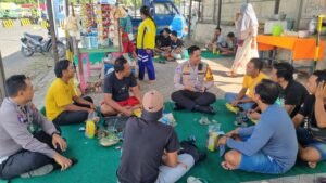 Ngopi Bareng Sopir, Polisi Sosialisasikan Operasi Patuh Semeru dan ODOL di Banyuwangi