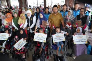 Pemkab Gresik dan Pemprov Jatim Perkuat Perlindungan Sosial: Salurkan Bantuan Sosial Rp5,8 Miliar untuk Warga