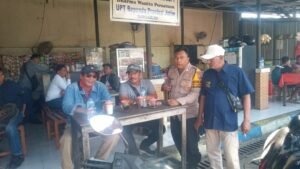 Bhabinkamtibmas Kelurahan Cemengkalang Berikan Layanan Keamanan ke Masyarakat Kepengurusan Surat Ranmor