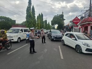 Pengawalan Polres Jember Perlancar Jalur Pendistribusian BBM, Masyarakat Dihimbau Tidak Panic Buying