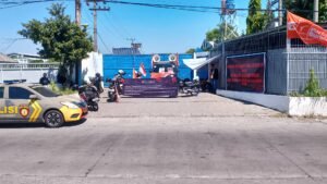 PT Tedmindo Desa Wedi di Demo Serikat FSPMI Sidoarjo 