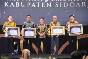 Bupati Sidoarjo Dinobatkan Sebagai Tokoh Yang Peduli Terhadap Kondisi Perekonomian dan Pembangunan Infrastruktur Sidoarjo