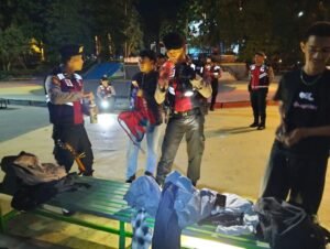 Sat Samapta Polres Kediri Kota Gencarkan Patroli Jalan Kaki Edukasi ke Warga, Pentingnya Jaga Peninggalan Sejarah Jembatan Lama “Brug Over Den Brantas te Kediri