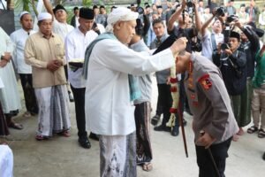 Kapolri Silaturahmi ke Ponpes Al-Hamidy Banyuanyar, Tekankan Sinergitas dan Persatuan