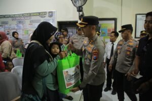Peduli Stunting, Kapolres Madiun Salurkan Bansos untuk Masyarakat