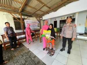 Polres Pasuruan Galakkan Pasar Murah, 200 paket Beras di Polsek Winongam Ludes Terjual