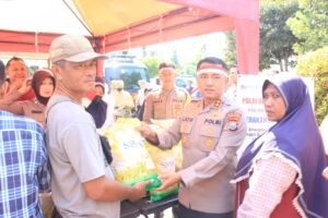 Polres Probolinggo Gelar Gerakan Pangan Murah, Masyarakat Sumringah