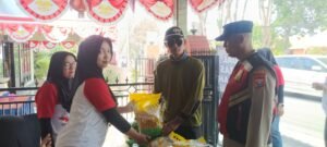 Polsek Krian Gelar Bazar Beras Murah dengan Nuansa Merah Putih