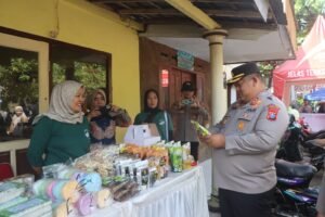 Polres Pasuruan Gelar Gerakan Pangan Murah, Sediakan 2 Ton Beras Warga Sukorejo Dan Tosari