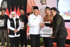 Masyarakat Sidoarjo Terima Bansos Pemprov Jatim Senilai Rp 4,9 Miliar