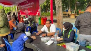 Polwan Polres Bojonegoro Gelar Bakti Kesehatan di CFD, Warga Antusias Serbu Layanan Gratis
