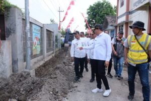 Sidak Betonisasi Bringinbendo, Bupati Subandi : Diharapkan Redam Banjir dan Rampung Desember