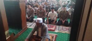 Polda Jatim Gelar Sholat Ghoib untuk Almarhum Driver Ojol Affan Kurniawan