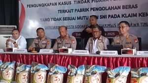 Polisi Amankan 12,5 Ton Beras Oplosan, di Tempat Produksi Sidoarjo