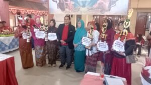 Pemdes Semampir Gebyar Lomba Kreasi Tumpeng, Peringati HUT Kemerdekaan RI ke 80