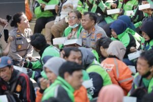 Polrestabes Surabaya dan Ratusan Ojol Doa Bersama: Harmoni untuk Alm Affan Kurniawa