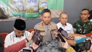 Polres Malang Gelontor 43 Ton Beras SPHP Ratusan Warga Sambut Gembira