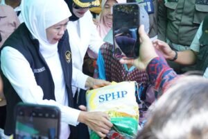 Gubernur Jatim Didampingi Wakil Bupati Sidoarjo, Gelar Pasar Murah di Taman,Stok Pangan Aman, Fokuskan Kelancaran Distribusi