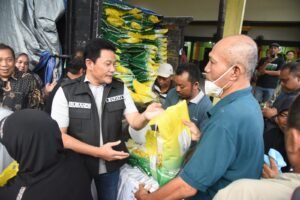 Bupati Sidoarjo Kembali Dampingi Gubernur Jatim Tinjau Pasar Murah