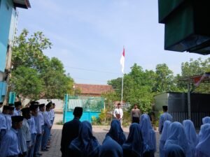 Jadi Pembina Upacara di Sekolah, Polisi Ajak Pelajar Cinta Tanah Air