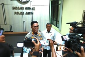 Polda Jatim Kembalikan Buku Sitaan yang Tidak Terkait dengan Tindak Pidana