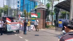 Aliansi Korban Surat Ijo Gelar Demo di Kejati Surabaya, Desak Rekomendasi HGB di Atas HPL