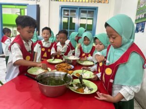 Yayasan Al Muslim Kelola Makan Siang Secara Mandiri: Sehat, Bergizi, dan Membentuk Karakter Siswa   
