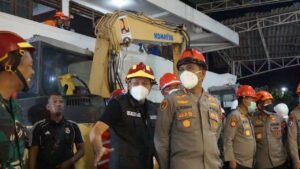 Cari Korban di Reruntuhan Ponpes Al Khoziny, Bupati Sidoarjo: Alhamdulillah, Proses Evakuasi Membuahkan Hasil
