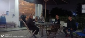 Polsek Krian gelar Patroli Dialogis beri Himbauan Kamtibmas dengan Petugas Keamanan di Pos Satpam Perumahan