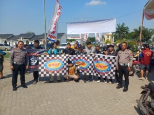 Anggota Lantas Polsek Krian Sosialisasikan Keselamatan Berlalu Lintas Bersama Komunitas Honda Saptiraiding