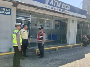 Patroli Gabungan Unit Lantas dan Unit Samapta Polsek Sidoarjo Kota, Antisipasi Kemacetan Serta Tindak Kejahatan di Hari Libur
