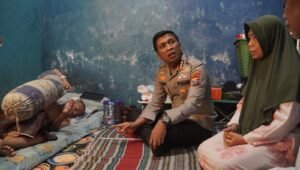 Cek Kesehatan Santri, Kapolresta Sidoarjo Jenguk dan Beri Tali Asih Korban