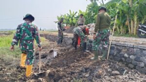 Wujud Kemanunggalan: Satgas TMMD 126 dan Warga Gotong Royong Hadirkan Sumber Air di Desa Kedondong