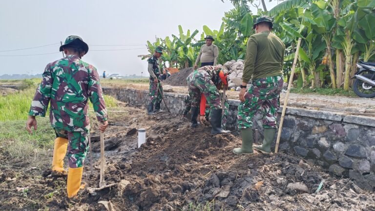 Wujud Kemanunggalan: Satgas TMMD 126 dan Warga Gotong Royong Hadirkan Sumber Air di Desa Kedondong