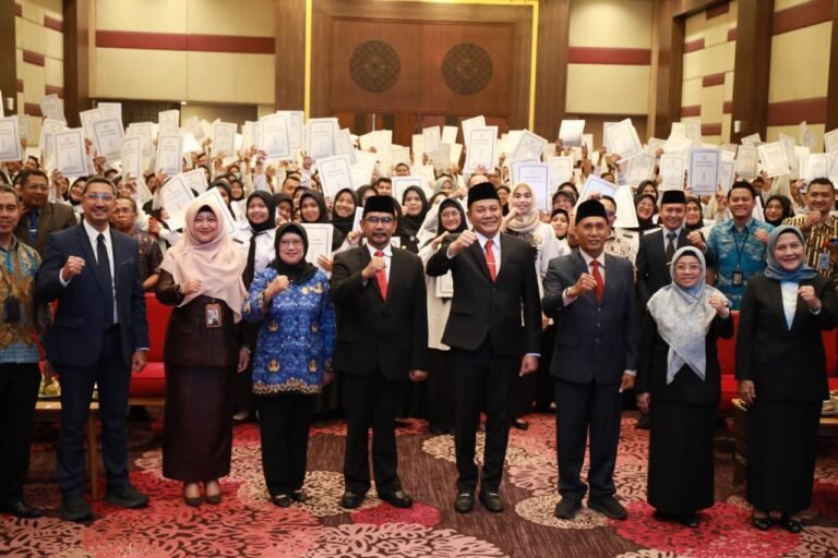 324 PPPK Sidoarjo Terima SK, Bupati Subandi Minta Tingkatkan Profesionalisme