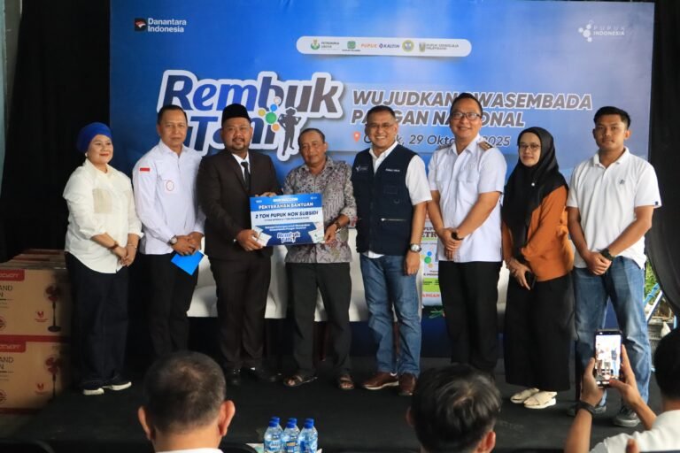 Petani Gresik Kini Bisa Beli Pupuk Lebih Murah, Bupati Yani Apresiasi Langkah PT. Pupuk Indonesia