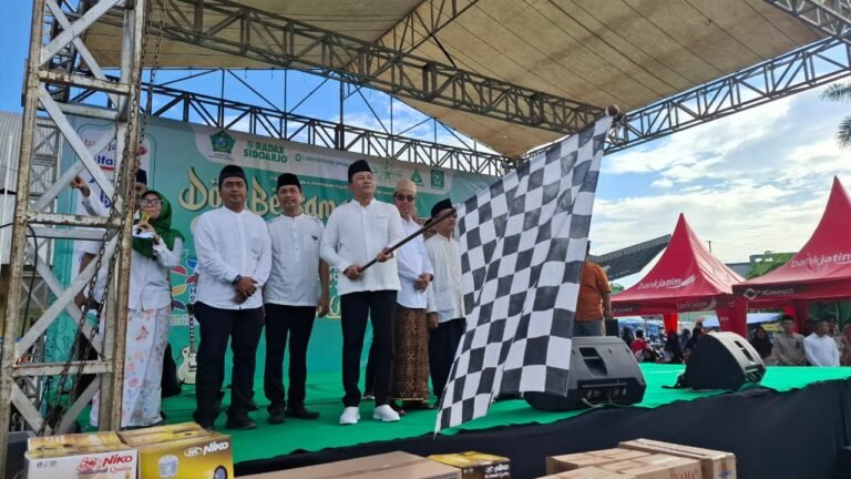 Bupati Sidoarjo Subandi Lepas Ribuan Peserta Mlaku Bareng Santri
