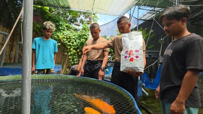 Pembelajaran Kolaboratif: Siswa Diktukba SPN Polda Jatim Tawarkan Solusi Digital untuk UMKM Koi Blitar
