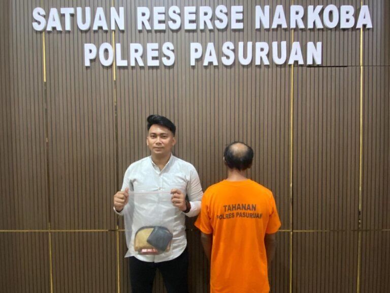 Polres Pasuruan Tangkap Petani Pengedar Sabu di Kandang Sapi, Amankan 7,4 Gram Barang Bukti