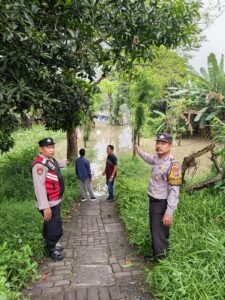 Polsek Balongbendo Cek Keamanan Penyeberangan Tambangan Perahu