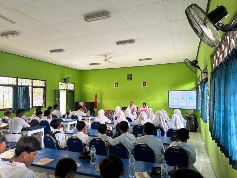 Satresnarkoba Polres Pasuruan Gelar Penyuluhan Bahaya Narkoba di SMPN 1 Remban