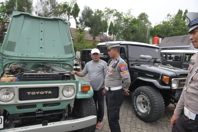 Jelang Nataru, Satlantas Pasuruan ‘Sidak’ Jeep Wisata Bromo