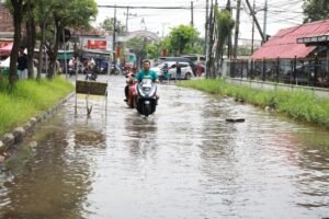 Banjir Kembali Rendam Pemukiman di Sidoarjo,Warga Keluhkan Minimnya Solusi Meski Sudah Disidak Pejabat Daerah