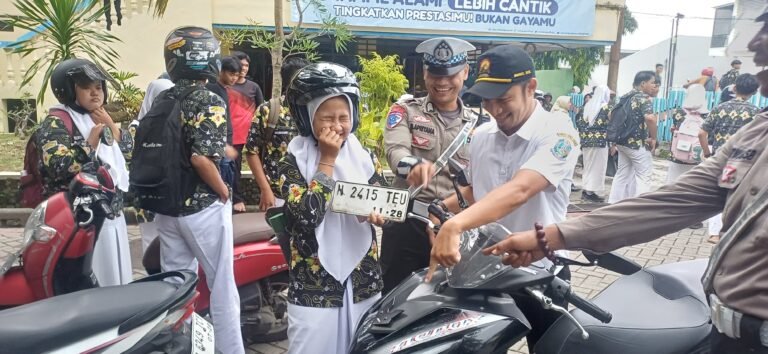 Operasi Zebra 2025, Satlantas Polres Pasuruan Tertibkan Kendaraan Pelajar di SMAN 1 Pandaan
