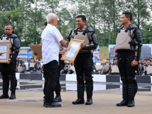Kapolresta Sidoarjo Terima Penghargaan Kapolri dalam Apel Kasatwil 2025