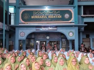 Kanit Binmas Polsek Krembung Gelar Binluh Stop Bullying di Ponpes Burhanul Hidayah
