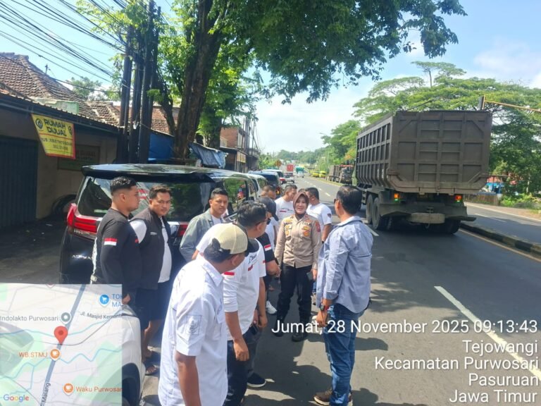 Polsek Purwosari Salurkan Dua Truk Bantuan untuk Korban Erupsi Gunung Semeru 2025