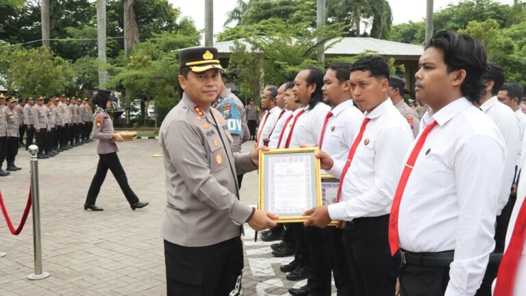 31 Personel Polres Nganjuk Berprestasi Terima Penghargaan Ungkap kasus Pembunuhan dan Perampasan Motor