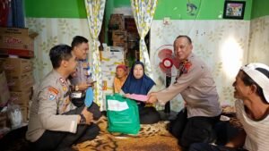 Polisi Takziyah ke Rumah Duka Pelajar Korban Laka Lantas