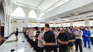 Polresta Sidoarjo Gelar Shalat Ghaib dan Doa Bersama untuk Korban Bencana di Aceh, Sumut dan Sumbar